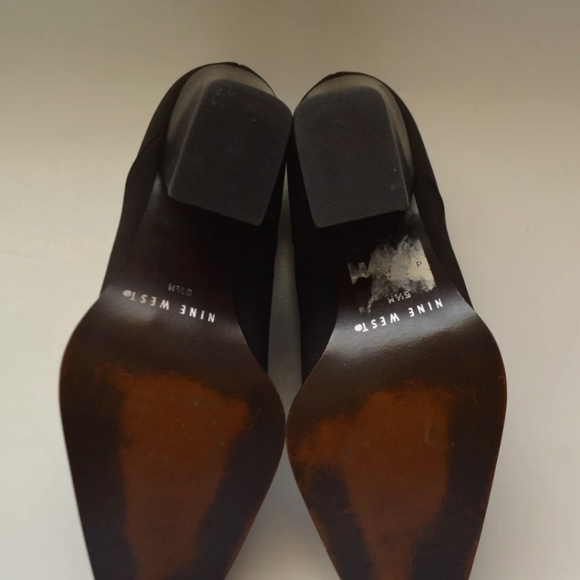 NINE WEST SIZE 5 1/2 M BROWN STRETCH ELASTIC STACK HEEL SLIP ON PUMPS SHOES - Picture 6 of 8